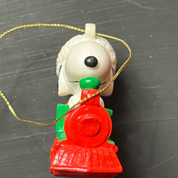 Snoopy Christmas tree ornament. Doghouse train. Adorable - Picture 7 of 7